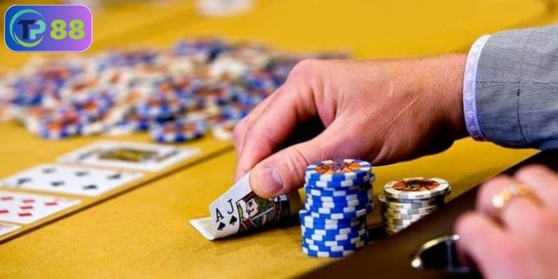 các kiểu chơi poker là gì